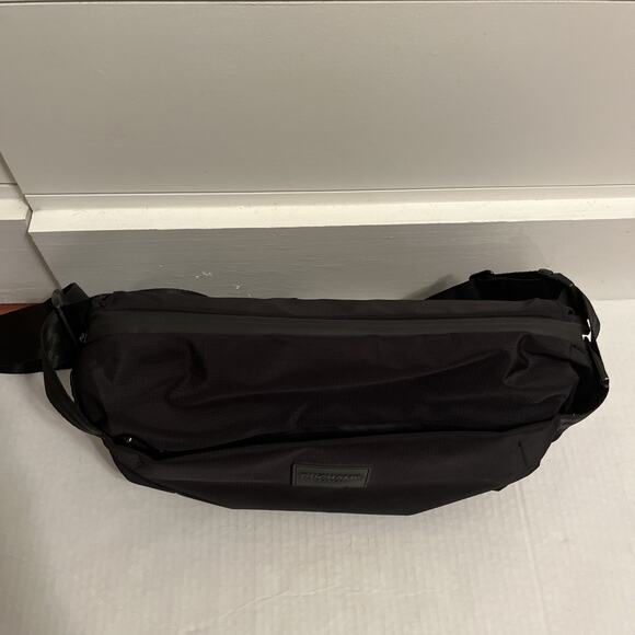 Duchamp London Crossbody Bag Black Travel Sling Waist Fanny Pack New without tag - Picture 3 of 11